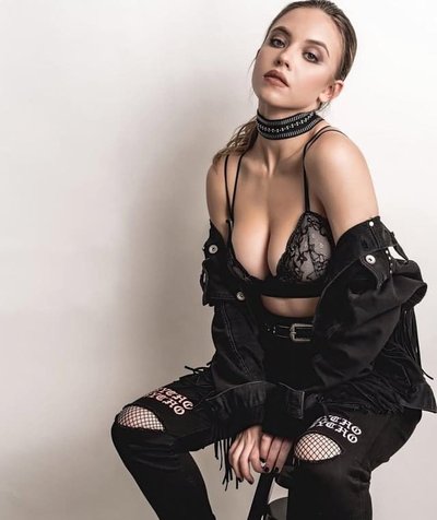 Сидни Суини