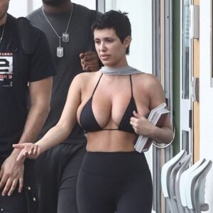 Бьянка Цензори (Bianca Censori)