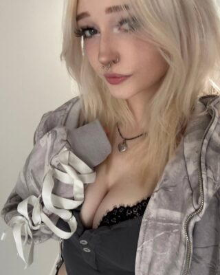 Эшли Скарр (Ashley Scarr)